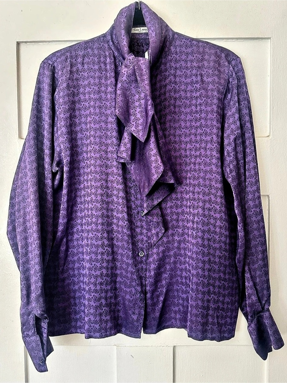 Guy Laroche Beautiful Vintage Silk Floral Tie Neck Blouse in Purple Size 38/8 US